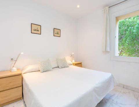 Apartment | 1 bedroom, bed sheets