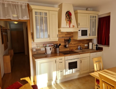 Apartment | Private kitchen | Fridge, oven, dishwasher, coffee/tea maker