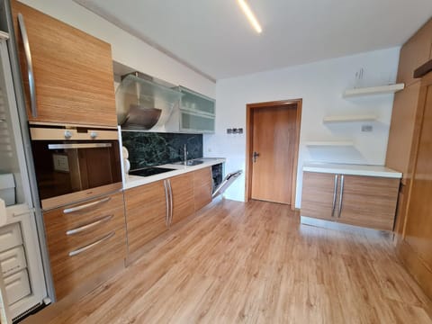 Apartment | Private kitchen | Fridge, oven, dishwasher, coffee/tea maker