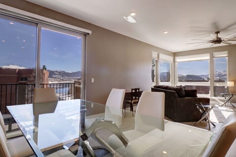 Condo, 2 Bedrooms | Dining