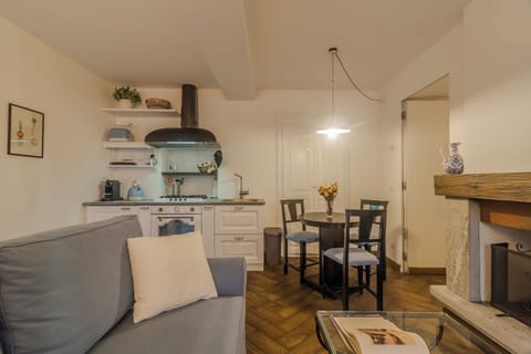 Apartment | Living area | 32-inch TV with digital channels