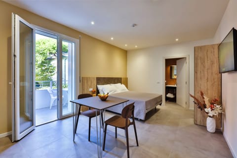 Laptop workspace, free WiFi, bed sheets