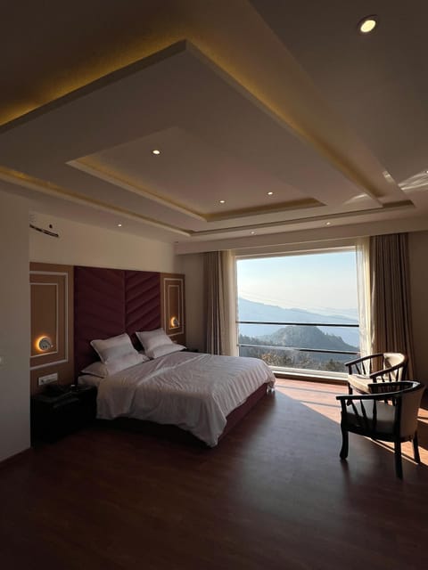 Deluxe Double Room, Balcony | Premium bedding, down comforters, Select Comfort beds, desk