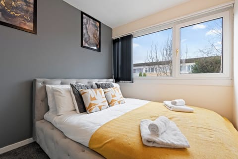 House | 3 bedrooms, iron/ironing board, WiFi (free), bed sheets
