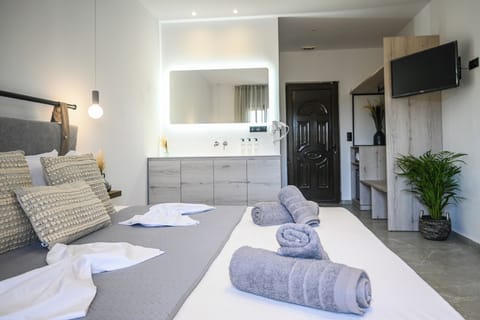 Luxury Double Room, Balcony, Pool View | Free WiFi, bed sheets