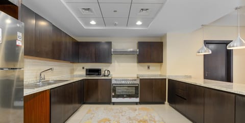 Grand Apartment, 2 Bedrooms, Sea View | Private kitchen | Fridge, microwave, oven, stovetop