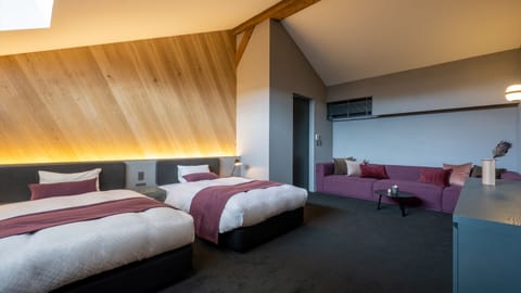 Standard Twin Room, Non Smoking | Free minibar items, in-room safe, desk, free WiFi