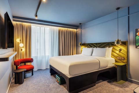 TRIBE EXTRA Queen Room | In-room safe, blackout drapes, soundproofing, WiFi (free)