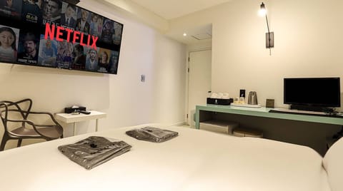 Standard Double Room | Desk, free WiFi