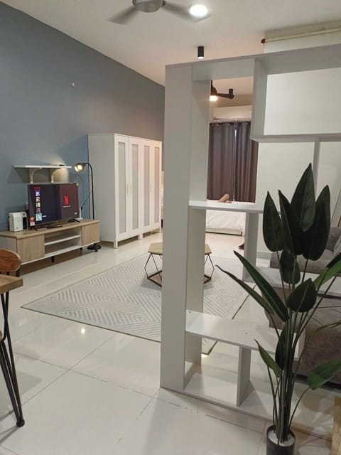 Comfort Studio | Desk, laptop workspace, free WiFi, bed sheets