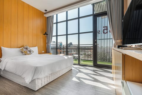 Double Room with balcony | Blackout drapes, free WiFi, bed sheets
