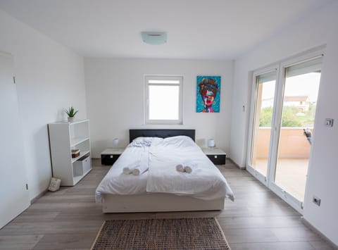 House (Charming Three Bedroom House Turanj) | 3 bedrooms, free WiFi