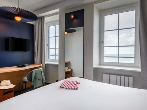 Desk, laptop workspace, soundproofing, iron/ironing board