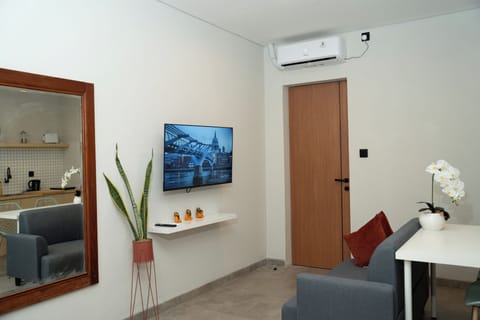 Comfort Double Room | Living area | 43-inch Smart TV with digital channels, Netflix, books