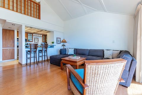 Condo, 2 Bedrooms | Living area