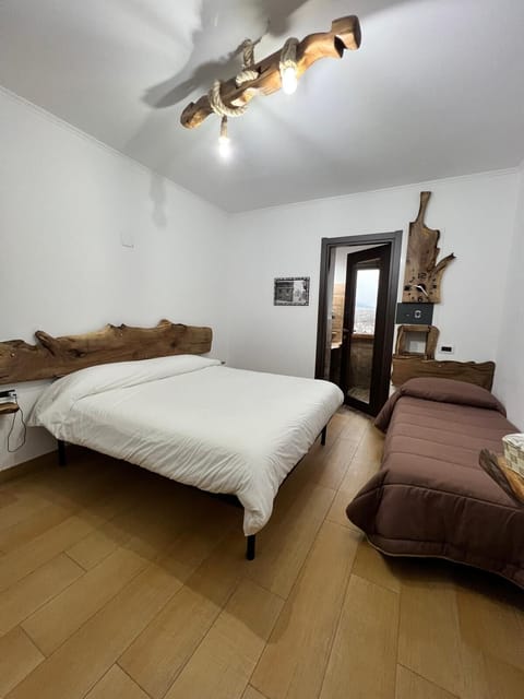 Nuhe | Premium bedding, down comforters, in-room safe, desk