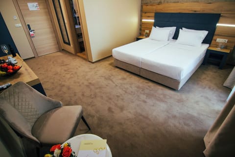 Deluxe Double Room, Balcony | Hypo-allergenic bedding, minibar, free WiFi, bed sheets