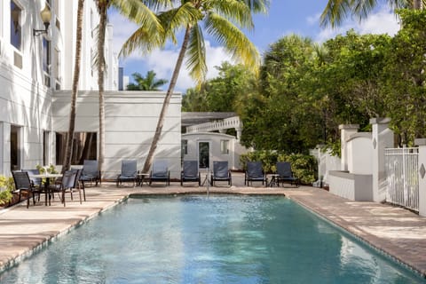Outdoor pool, sun loungers
