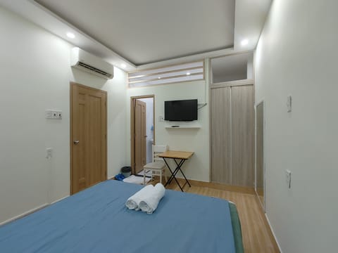 Premier Double Room | Iron/ironing board, free WiFi