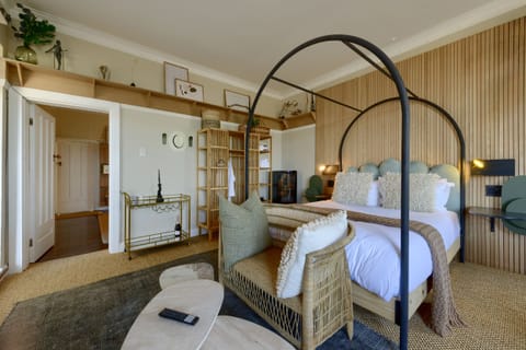 Luxury Double Room, Sea View | Iron/ironing board, free WiFi