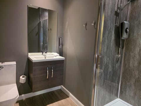 Comfort Double or Twin Room | Bathroom | Shower, hair dryer, towels, soap