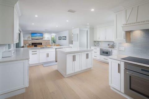 House | 4 bedrooms, desk