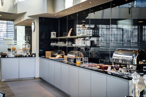 Daily buffet breakfast (EUR 22.5 per person)