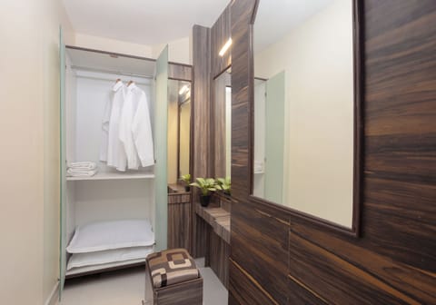 Family Double Room | Hypo-allergenic bedding, desk, laptop workspace, free WiFi