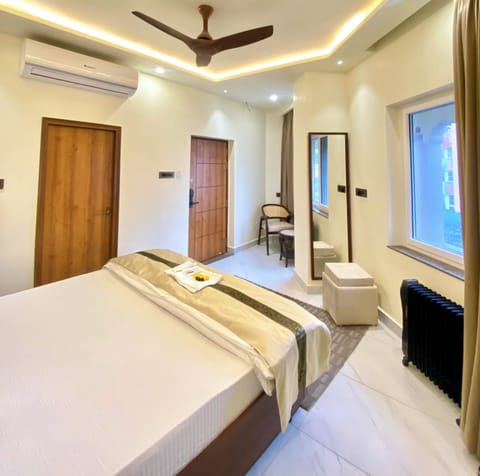 Executive Double Room, 1 King Bed, Air conditioning, City View | Memory foam beds, laptop workspace, free WiFi
