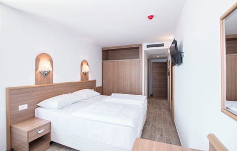 In-room safe, desk, laptop workspace, free WiFi