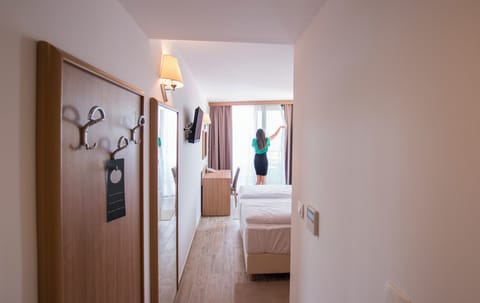 In-room safe, desk, laptop workspace, free WiFi