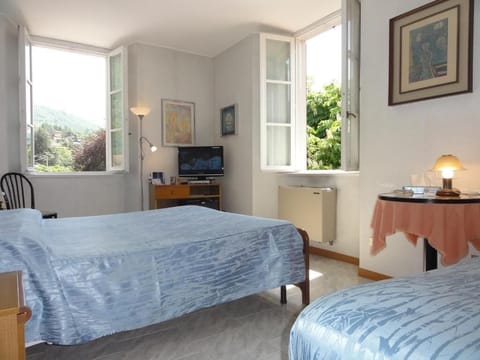 Basic Triple Room, Mountain View | In-room safe, iron/ironing board, free WiFi