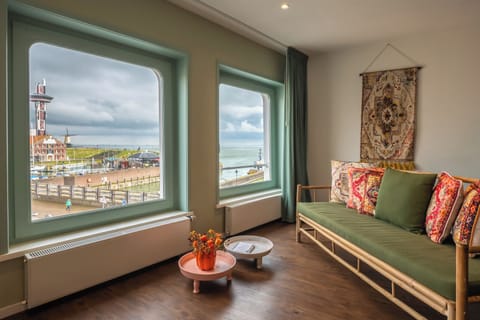 Comfort Apartment, Patio, Harbor View | Living area