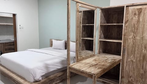 Standard Double Room | Iron/ironing board, free WiFi, bed sheets