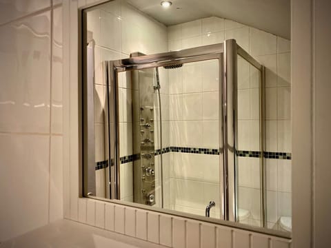 House | Bathroom | Separate tub and shower, deep soaking tub, hair dryer, towels