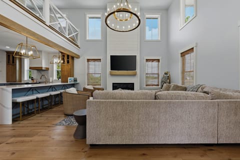 House (5 Bedrooms) | Interior