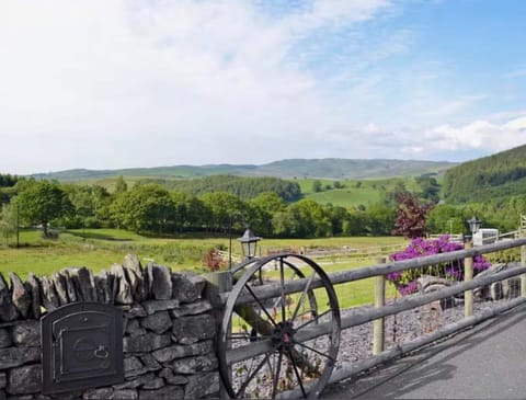 Cottage | Property grounds