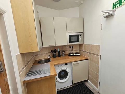 Apartment | Private kitchen | Fridge, microwave, oven, stovetop