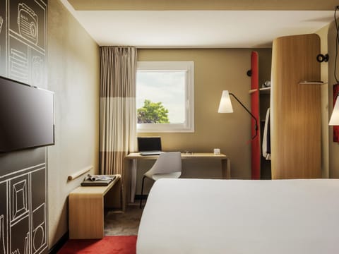 Standard Room, 1 Double Bed | Premium bedding, desk, laptop workspace, blackout drapes