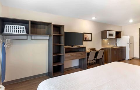 Deluxe Studio, 1 King Bed with Sofa bed, Non Smoking, Refrigerator (Microwave) | Laptop workspace, iron/ironing board, free WiFi, bed sheets
