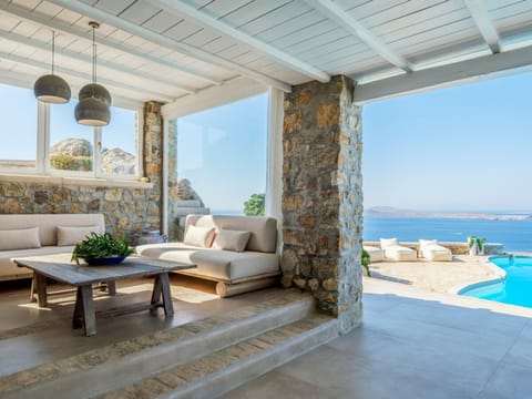 House | 6 bedrooms, desk