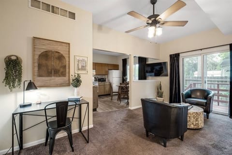 Apartment, 2 Bedrooms | Living area