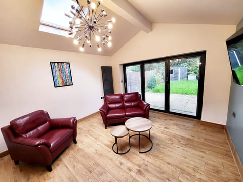 House, 3 Bedrooms, Kitchen | Living area | TV