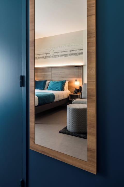 Family Quadruple Room, 1 Queen Bed with Sofa bed | In-room safe, desk, laptop workspace, blackout drapes