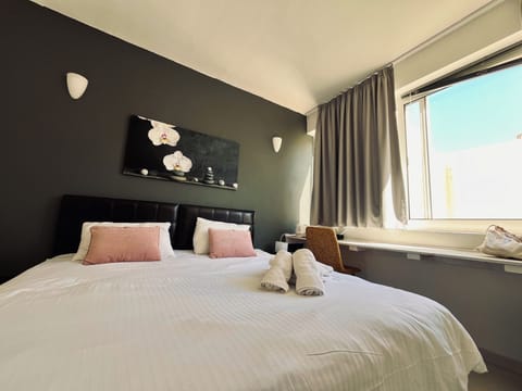 Superior Twin Room, Pool View | Minibar, desk, blackout drapes, free cribs/infant beds