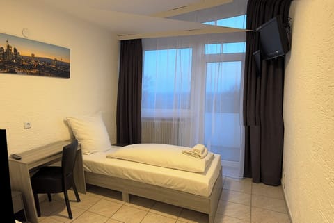 Standard Twin Room, Balcony, Vineyard View | Desk, free WiFi