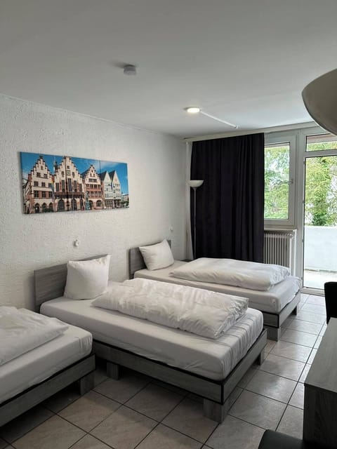 Standard Triple Room | Desk, free WiFi