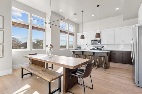 Condo, 3 Bedrooms | Dining