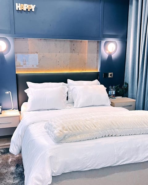Deluxe Single Room | Premium bedding, iron/ironing board, free WiFi, bed sheets