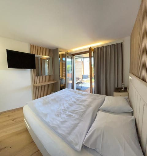 Exclusive Double Room | Desk, laptop workspace, free WiFi